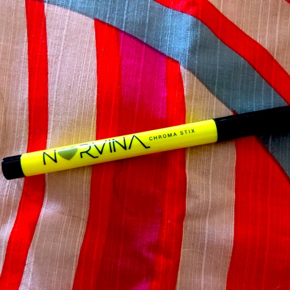 Norvina Chroma Stix makeup pencil-Yellow - Picture 1 of 3
